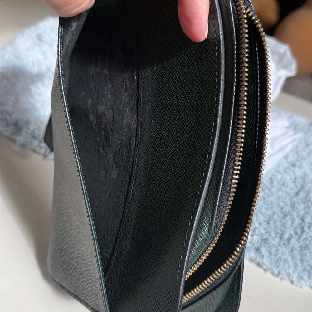 Auth LOUIS VUITTON Baikal Second Taiga Green Leather Clutch Bag France ๐๐๐ - Picture 10 of 16